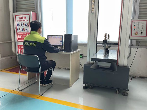 4 变压器减震器检测现场.jpg